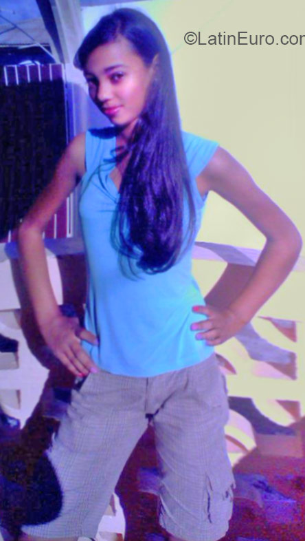 Date this gorgeous Dominican Republic girl Estephany from Santo Domingo DO21996