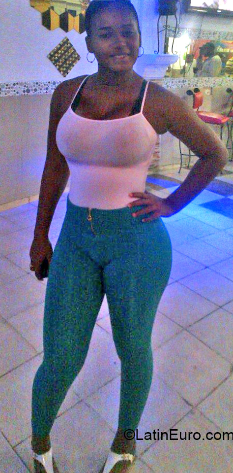 Date this foxy Dominican Republic girl Cristal from Santo Domingo DO22035