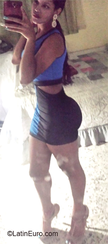 Date this hard body Dominican Republic girl Mariel from Santo Domingo DO22040
