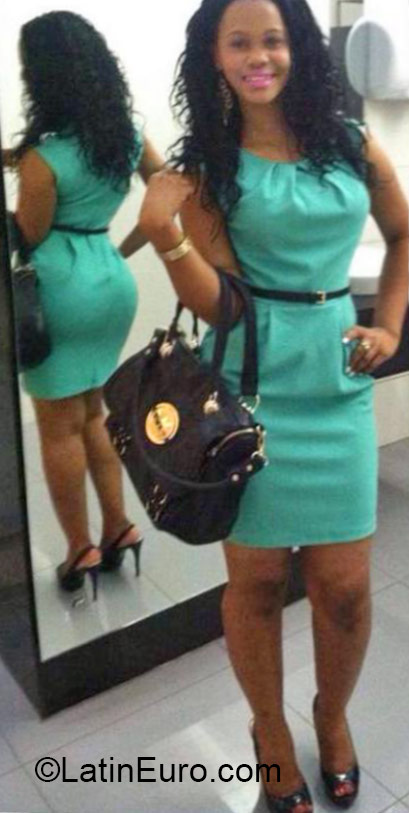 Date this athletic Dominican Republic girl Alondra from Santo Domingo DO22049