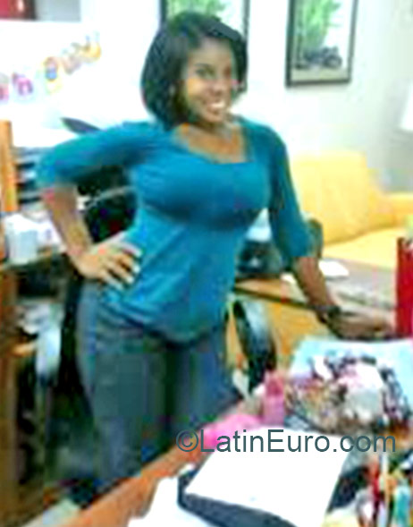 Date this nice looking Dominican Republic girl Sarah from Santo Domingo DO22050