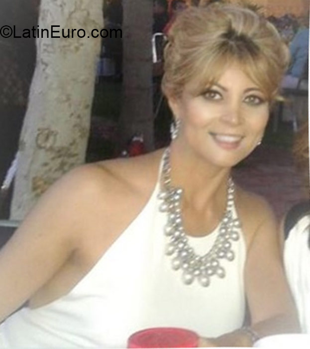 Date this attractive Mexico girl Elsa from Torreon, Coah. MX1403