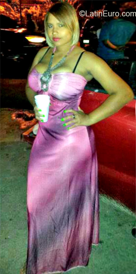 Date this hard body Dominican Republic girl Daurany from Santo Domingo DO22362