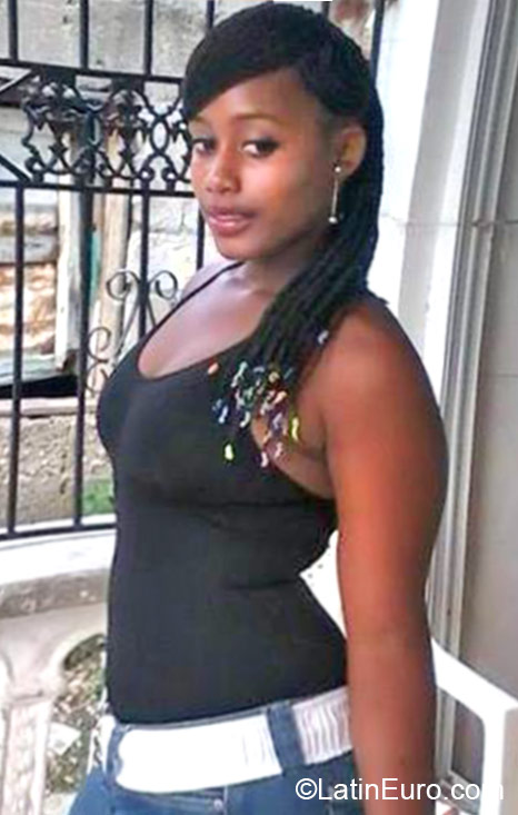 Date this stunning Dominican Republic girl Dahiania from Rio San Juan DO22259