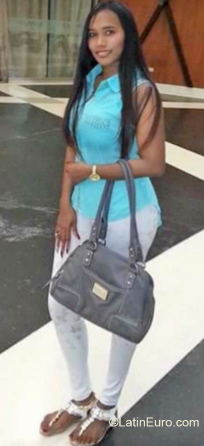 Date this stunning Dominican Republic girl Ana from Santo Domingo DO22266