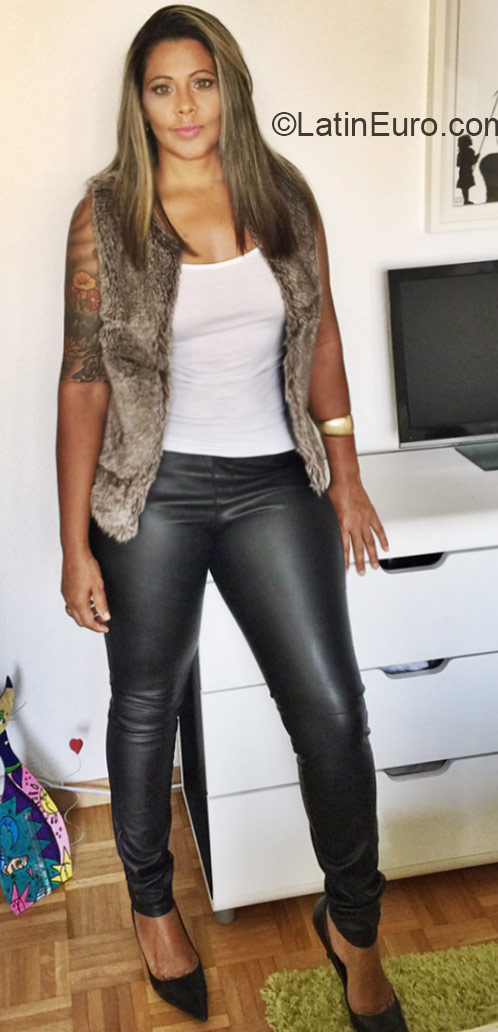 Date this young Switzerland girl Fernanda from Bulle CH134
