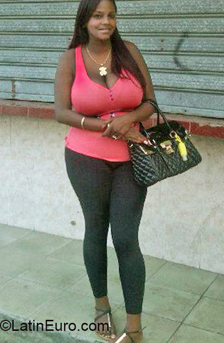 Date this attractive Dominican Republic girl Nikaure from Santiago DO22303