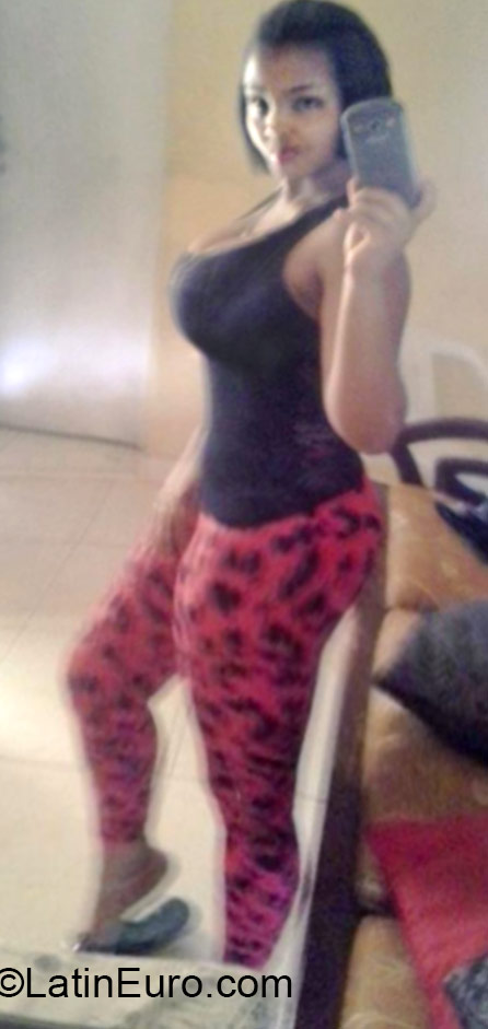 Date this voluptuous Dominican Republic girl Krismery from Santo Domingo DO22328