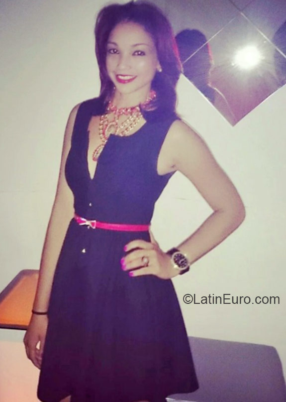 Date this foxy Dominican Republic girl Yurisan from Puerto Plata DO22364