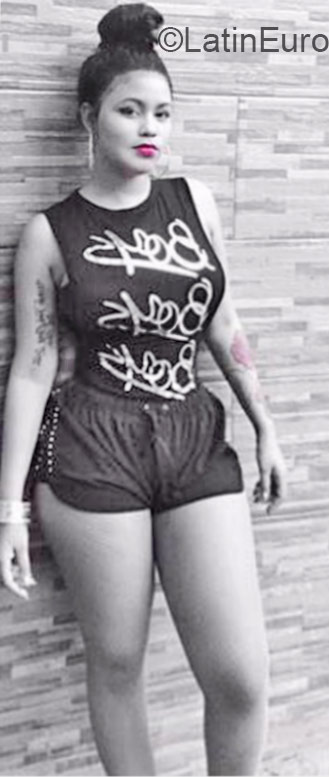 Date this charming Dominican Republic girl Karina from Santo Domingo DO22365