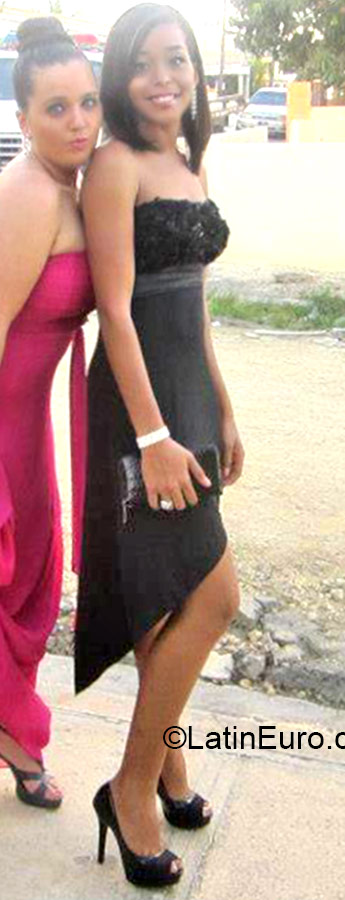 Date this sultry Dominican Republic girl Isemar from Santo Domingo DO22372