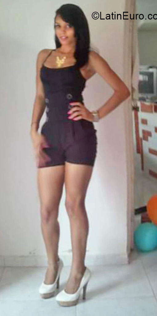 Date this sensual Dominican Republic girl Samsher from Santo Domingo DO22422