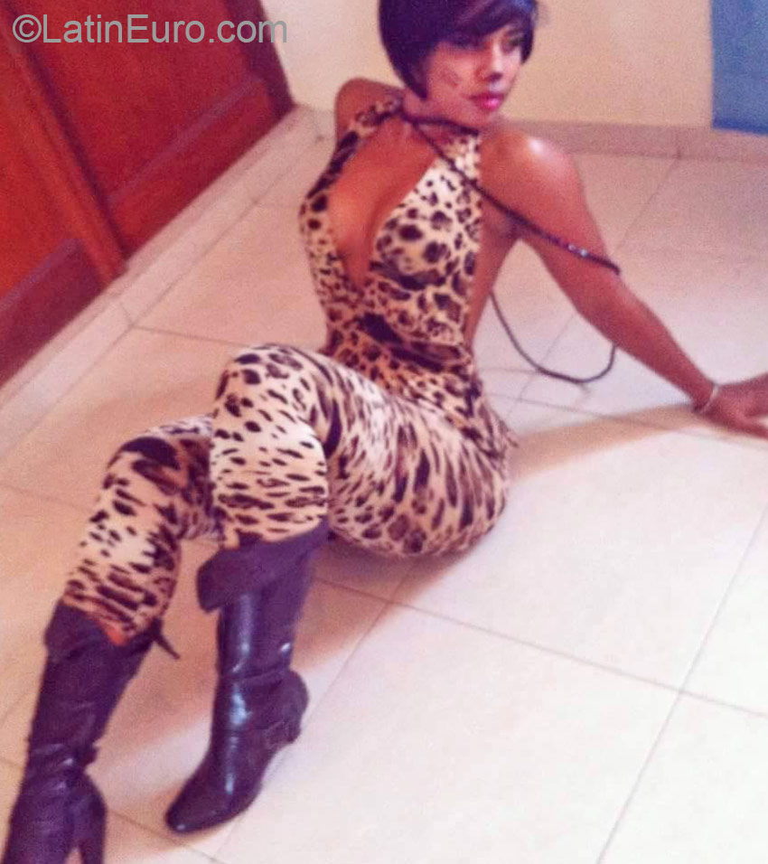 Date this passionate Dominican Republic girl Artagracia from Santo Domingo DO22449