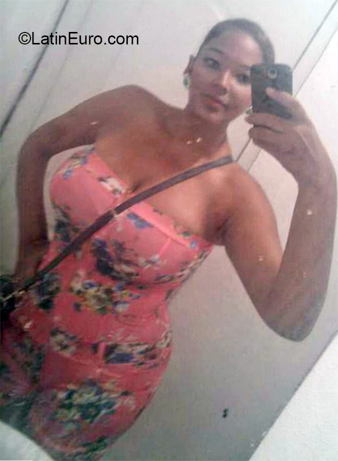 Date this foxy Dominican Republic girl Jeni from Santo Domingo DO22496