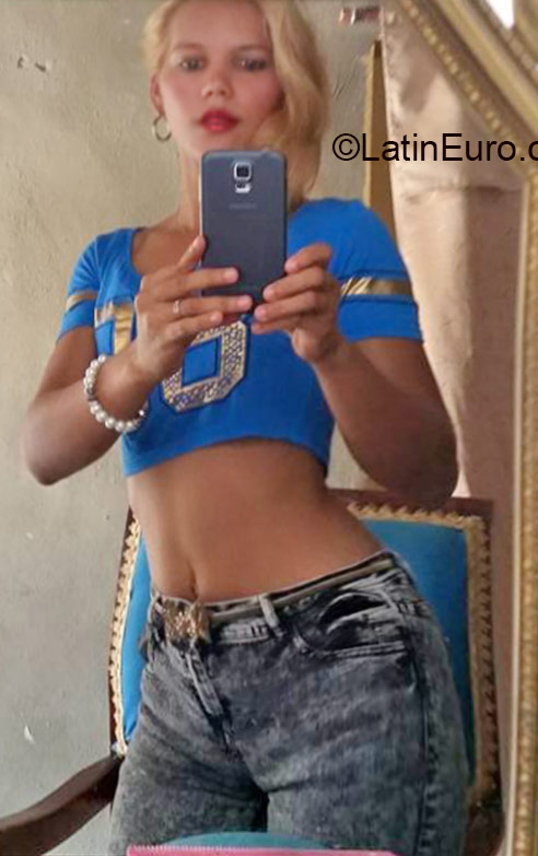 Date this fun Dominican Republic girl Yahairia from Santiago DO22553