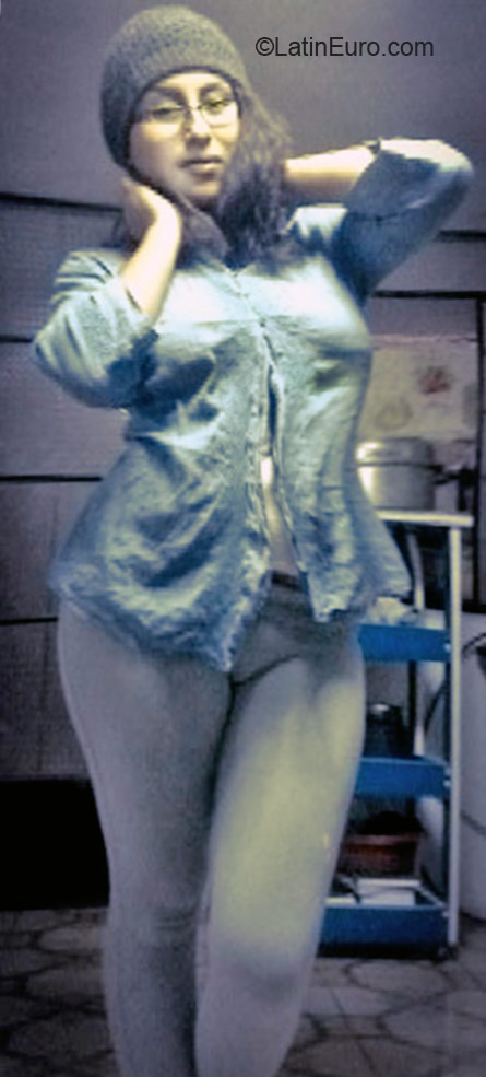 Date this athletic Peru girl Gabriela from Lima PE1061