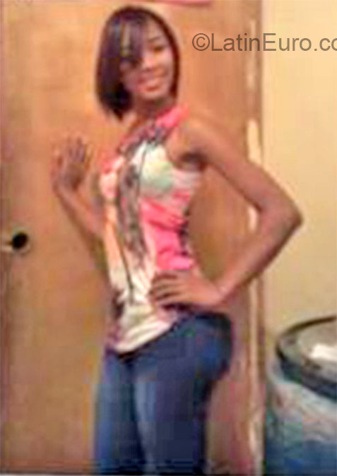 Date this hot Dominican Republic girl Julissa from Santo Domingo DO22580