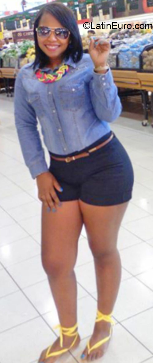 Date this voluptuous Dominican Republic girl Clara from Santo Domingo DO22612