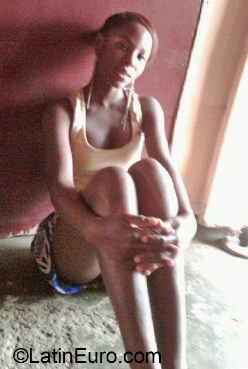 Date this voluptuous Dominican Republic girl Francie from Villa vasquez DO22618