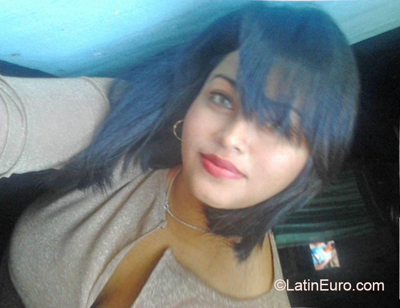 Date this gorgeous Honduras girl Yoli from Tegucigalpa HN1577