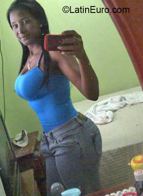 Date this passionate Dominican Republic girl Carhla from San Pedro de Macoris DO22674