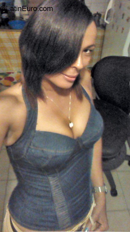 Date this stunning Dominican Republic girl Mari from San Pedro De Macoris DO22711