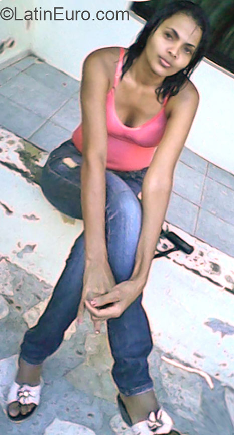Date this cute Dominican Republic girl Andrea from Santo Domingo DO22737