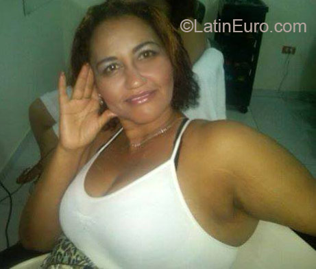 Date this georgeous Dominican Republic girl Nena from Santo Domingo DO22745
