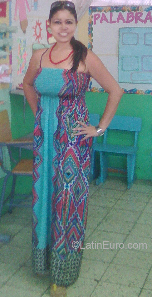 Date this young Honduras girl Karina from Tegucigalpa HN1899