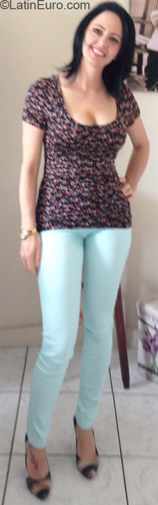 Date this attractive Brazil girl Tania from Porto Alegre BR9404