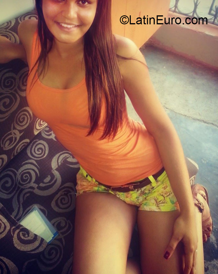 Date this lovely Dominican Republic girl Karen from Santo Domingo DO22788