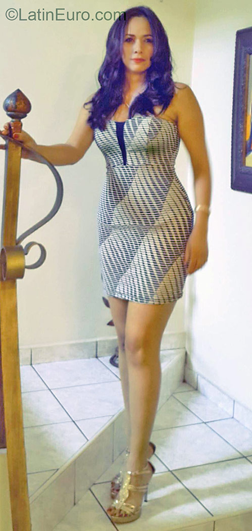 Date this charming Honduras girl Nanoska from Tegucigalpa HN1602