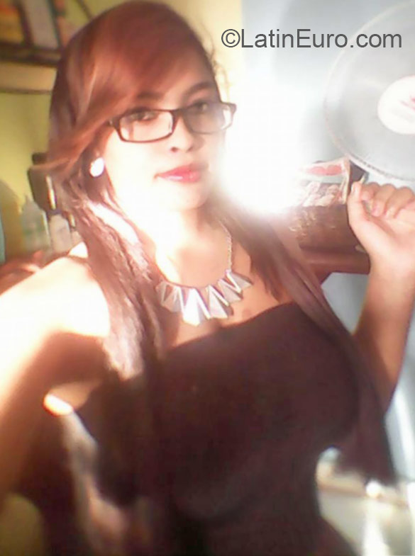 Date this hard body Dominican Republic girl Lety from Santo Domingo DO22807