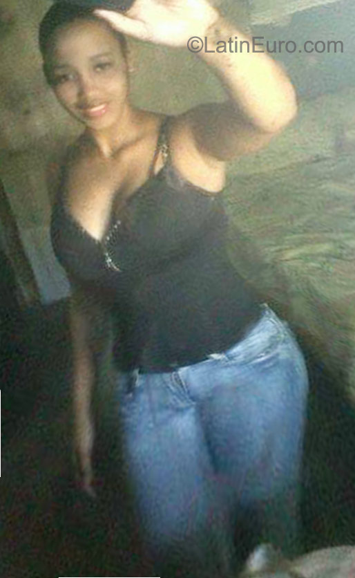 Date this good-looking Dominican Republic girl Yamilet from Santo Domingo DO22824