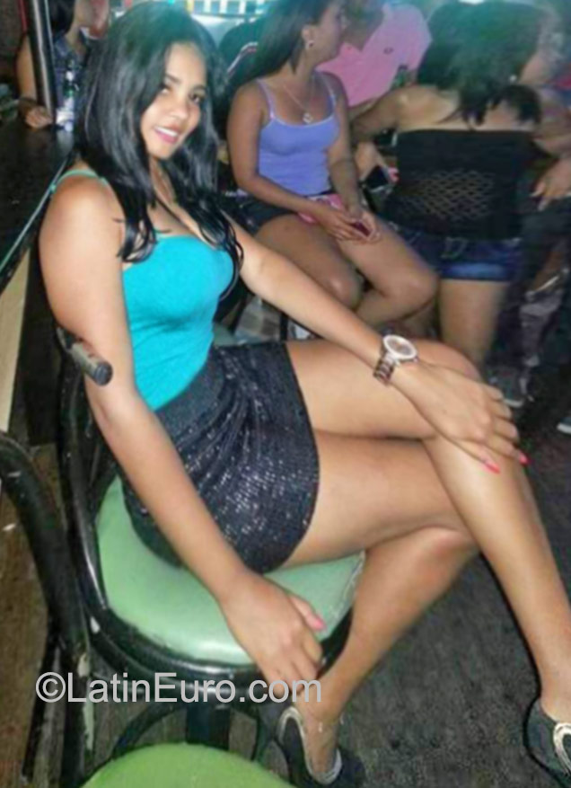Date this happy Dominican Republic girl Raquel from Santo Domingo DO22844
