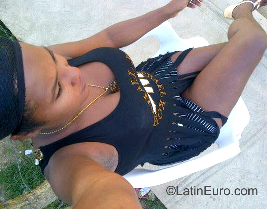 Date this cute Dominican Republic girl Dahiana from Santo Domingo DO22890
