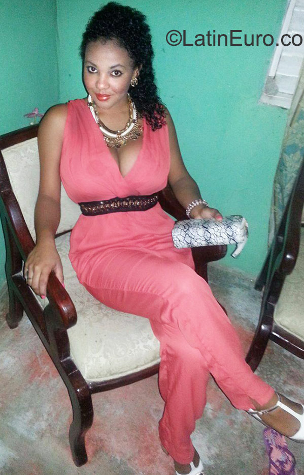 Date this charming Dominican Republic girl Yasmairi from Santiago DO22918
