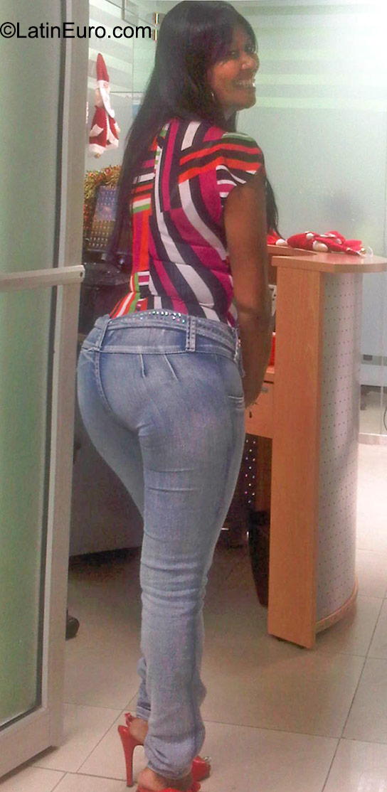 Date this attractive Dominican Republic girl Angela from Santo Domingo DO22919