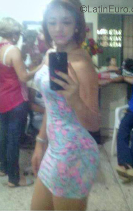 Date this voluptuous Dominican Republic girl Iris from Santo Domingo DO22936