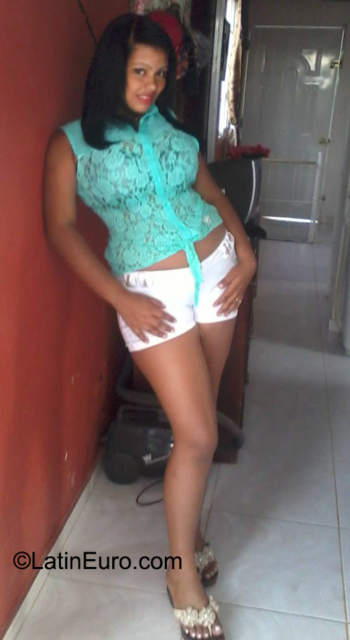 Date this happy Dominican Republic girl Eunice from La Vega DO22976