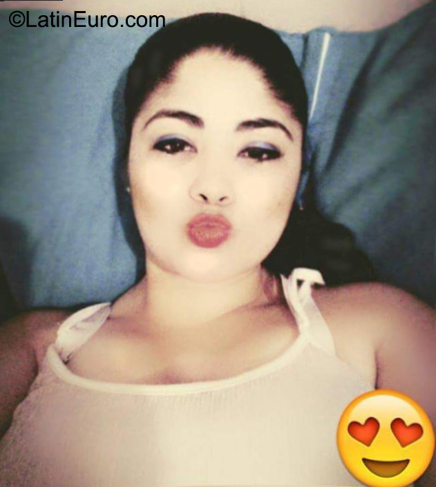 Date this lovely Honduras girl Stephanie from San Pedro Sula HN1645