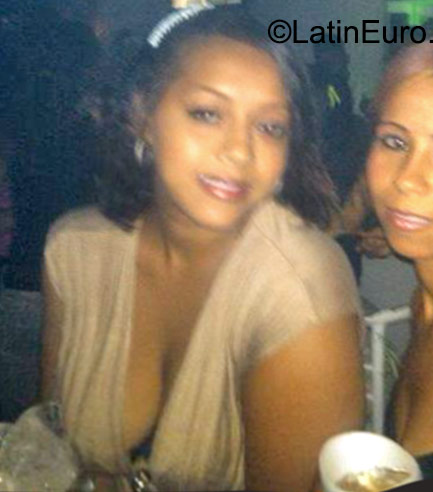 Date this funny Dominican Republic girl Deborah from Santo Domingo DO22990