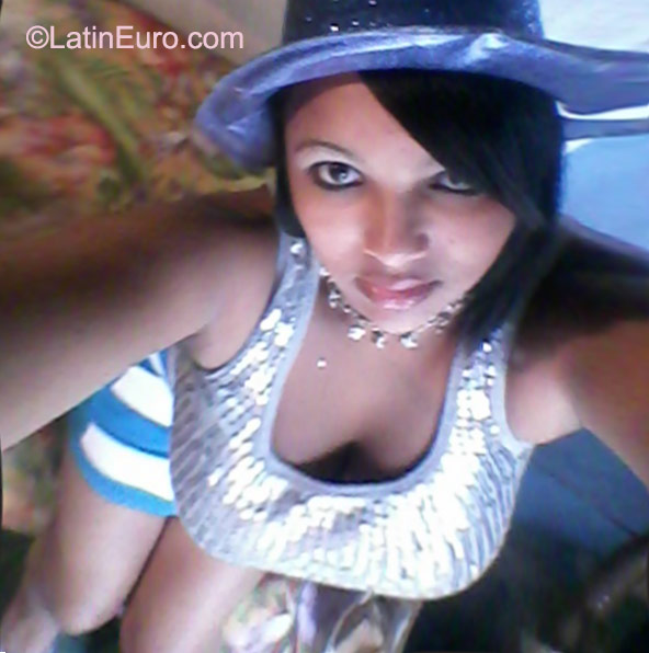 Date this sultry Dominican Republic girl Yasneski from La Vega DO22994