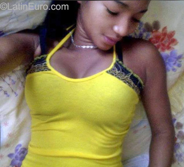 Date this funny Dominican Republic girl Chantal from Spm DO23004