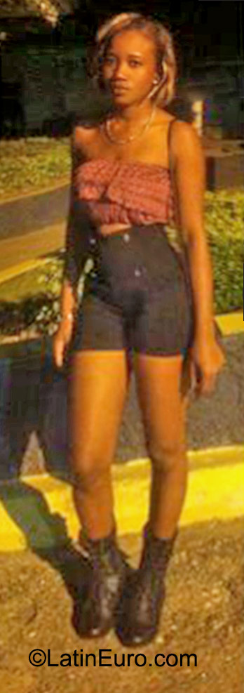 Date this voluptuous Jamaica girl Yanike from Clarendon JM2134
