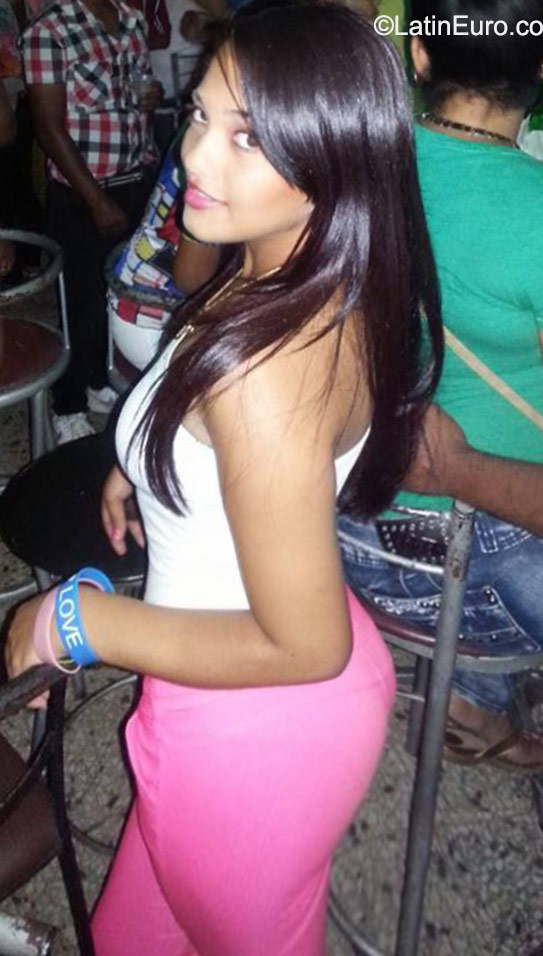 Date this lovely Dominican Republic girl Yani from San Francisco De Macoris DO23010