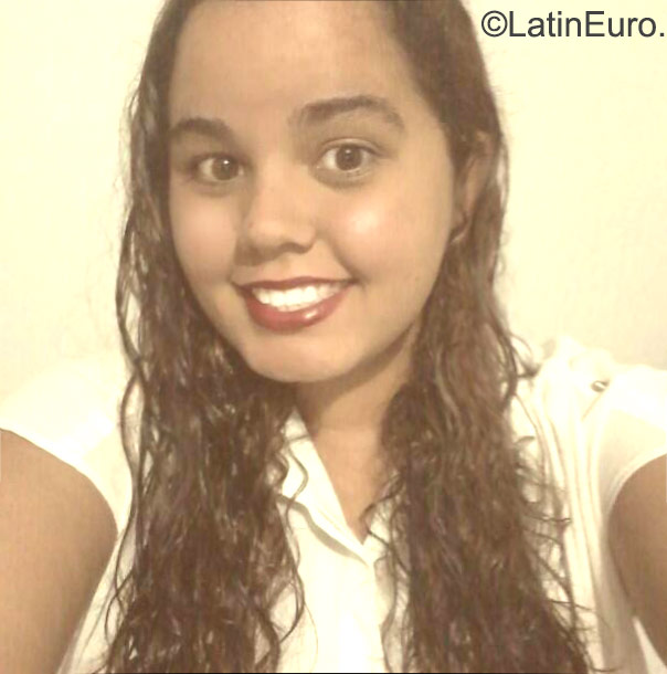 Date this attractive Brazil girl Ana from Rio Das Ostras BR9434