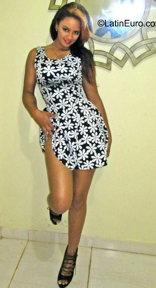 Date this stunning Dominican Republic girl Ana from Santo Domingo DO23036