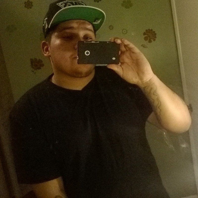 Date this pretty United States man Erik from Naples US16402