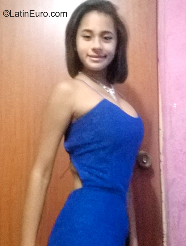 Date this happy Venezuela girl Yesika from Guayana VE612